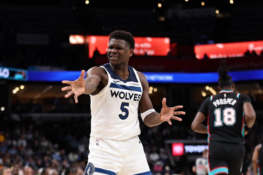 [图]爱德华兹33分杰罗姆复出20+6 森林狼送灰熊6连败