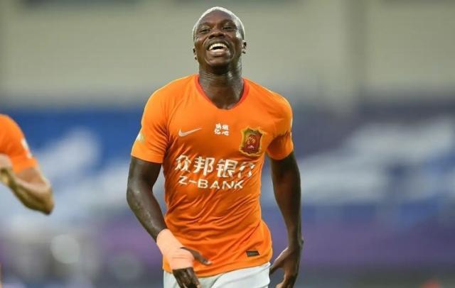 武汉大腿国家队首秀进球+造点 去年为保级拒征召